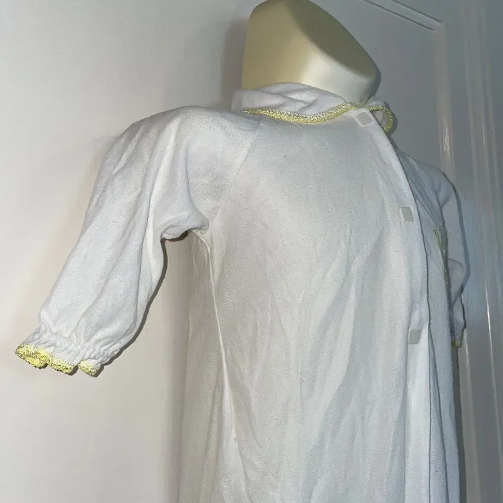 Vtg‎ 60s/70s white/yellow coming home from hospital blanket gown with embroidery